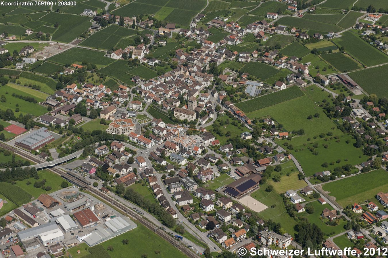 'Bündner Herrschaft' : Maienfeld, im Zentrum: Schloss Brandis